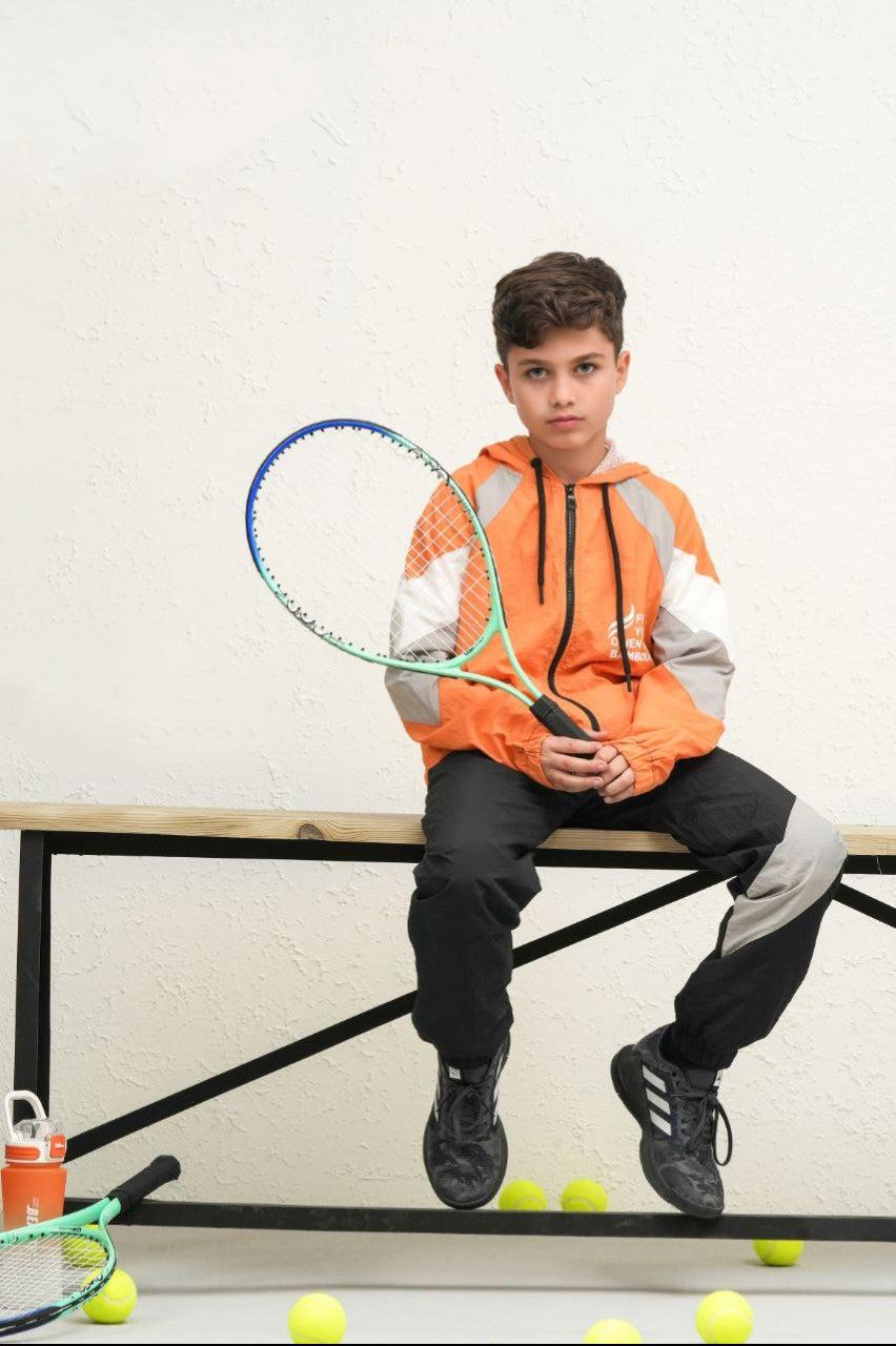 Moderner 3-teiliger Sportanzug für Jungen mit Tasche