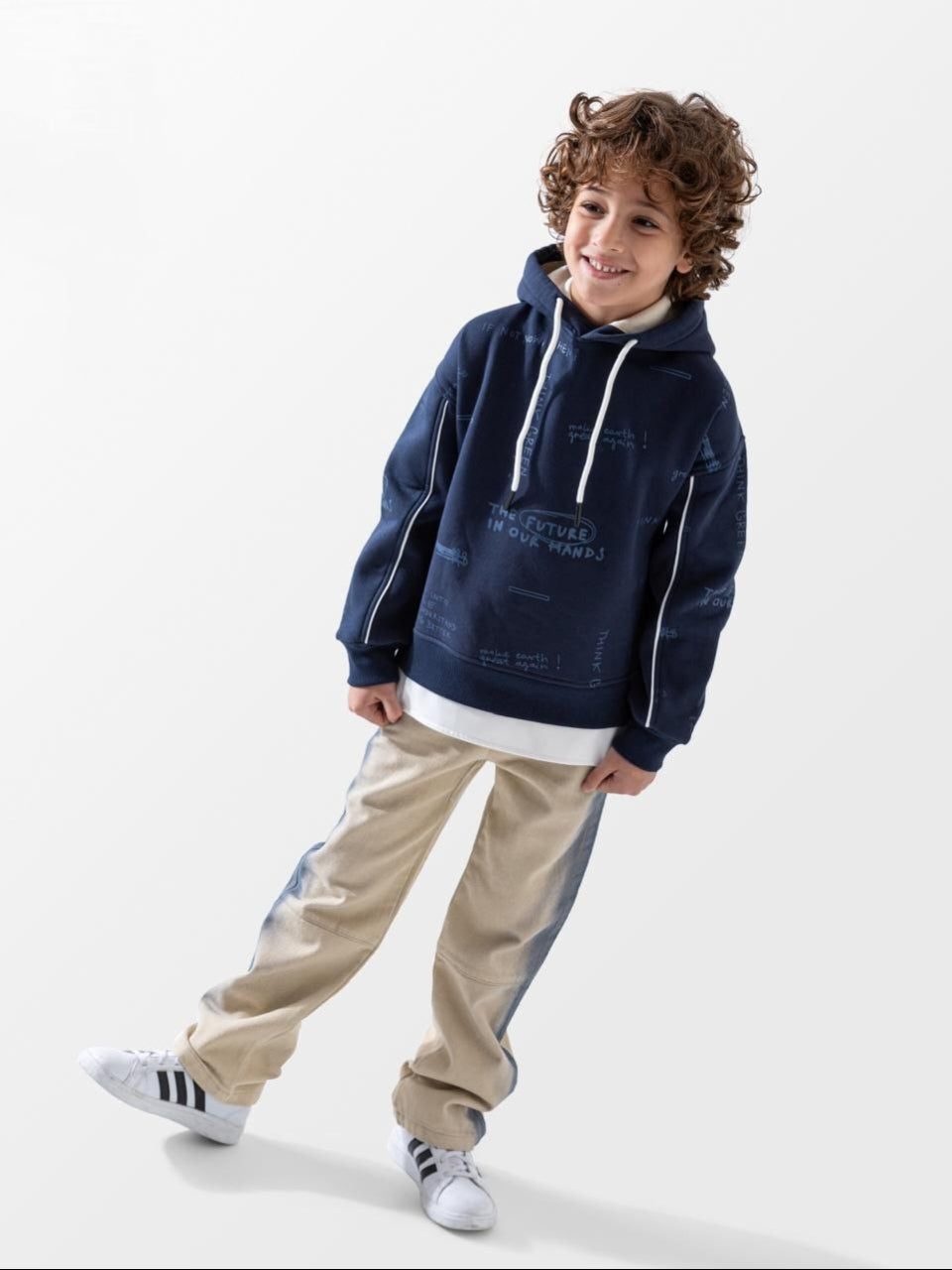 Lässiges Jungen Outfit
