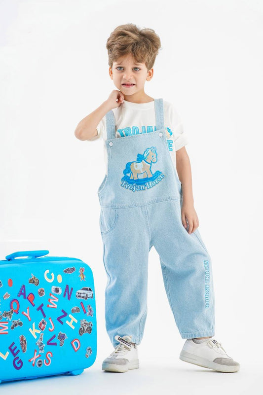Moderner Jungen-Jeanslatzhosen-Set mit verspielten Details