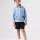 Jungen-Jeanshemd im besonderen, sommerlich-lässigen Stil