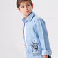 Jungen-Jeanshemd im besonderen, sommerlich-lässigen Stil