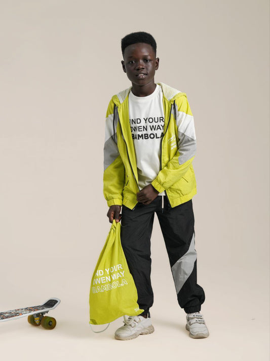 Moderner 3-teiliger Sportanzug für Jungen mit Tasche